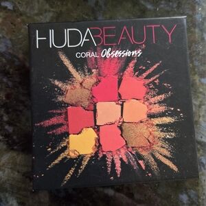 HUDA BEAUTY Coral Obsessions Palette - Vibrant Reds and Oranges